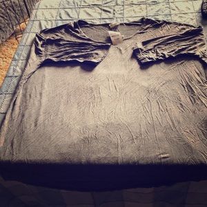 3/4 sleeve gray T-shirt